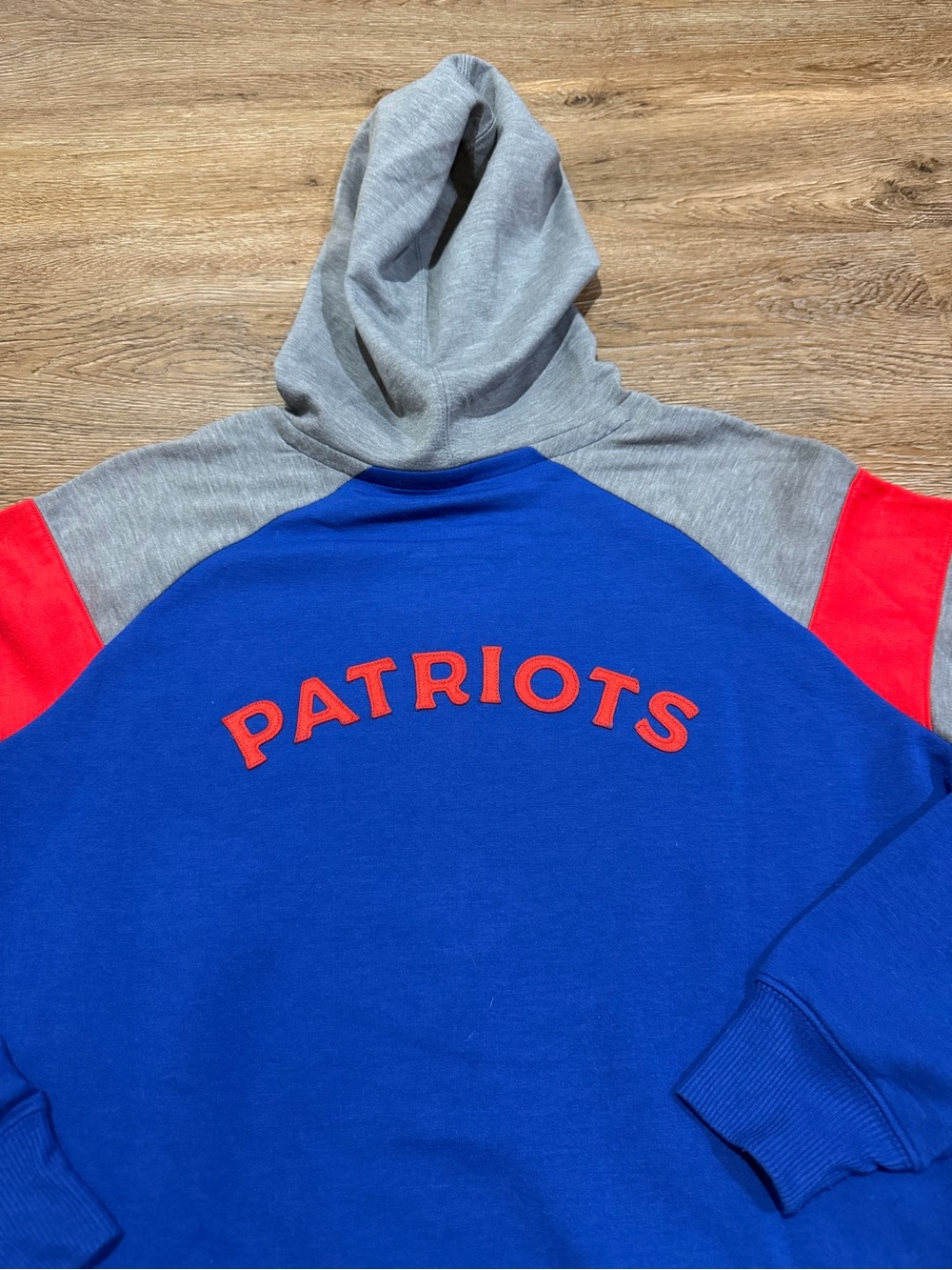 New England Patriots Fanatics Hoodie Women’s Medium Blue Red Gray Pullover - Picture 6 of 8